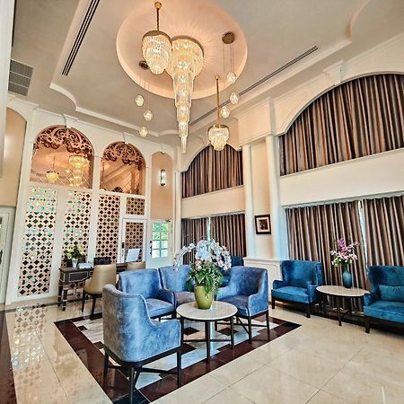 Siri Grand Bangkok Hotel Екстериор снимка