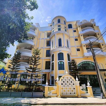 Siri Grand Bangkok Hotel Екстериор снимка