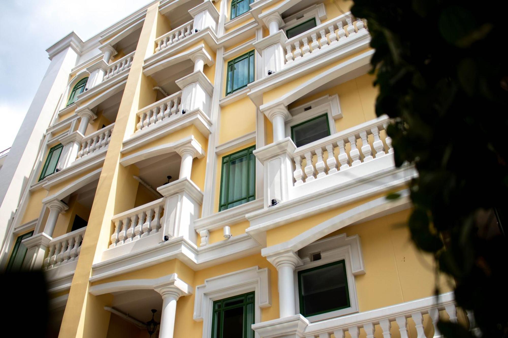 Siri Grand Bangkok Hotel Екстериор снимка
