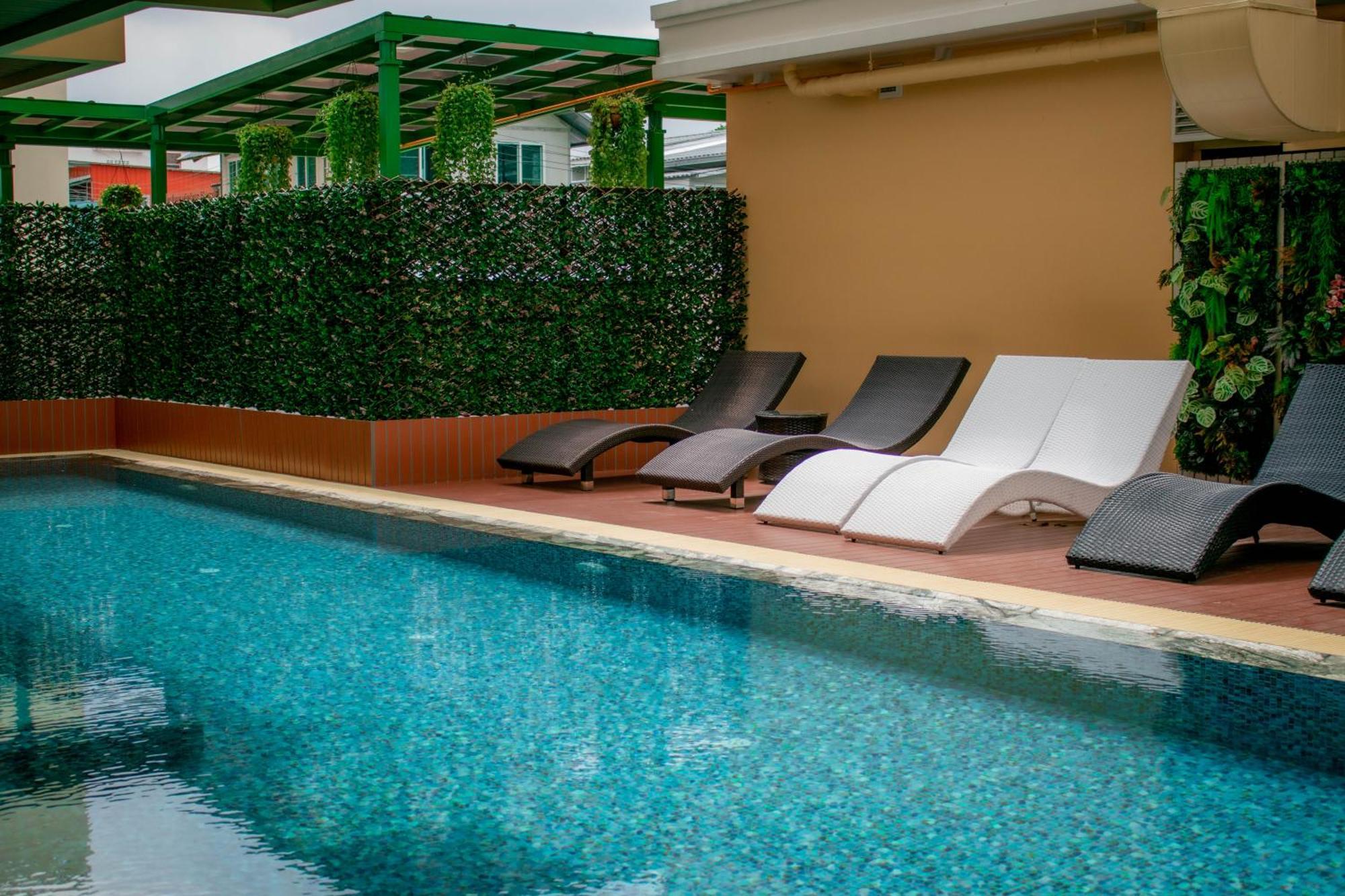 Siri Grand Bangkok Hotel Екстериор снимка