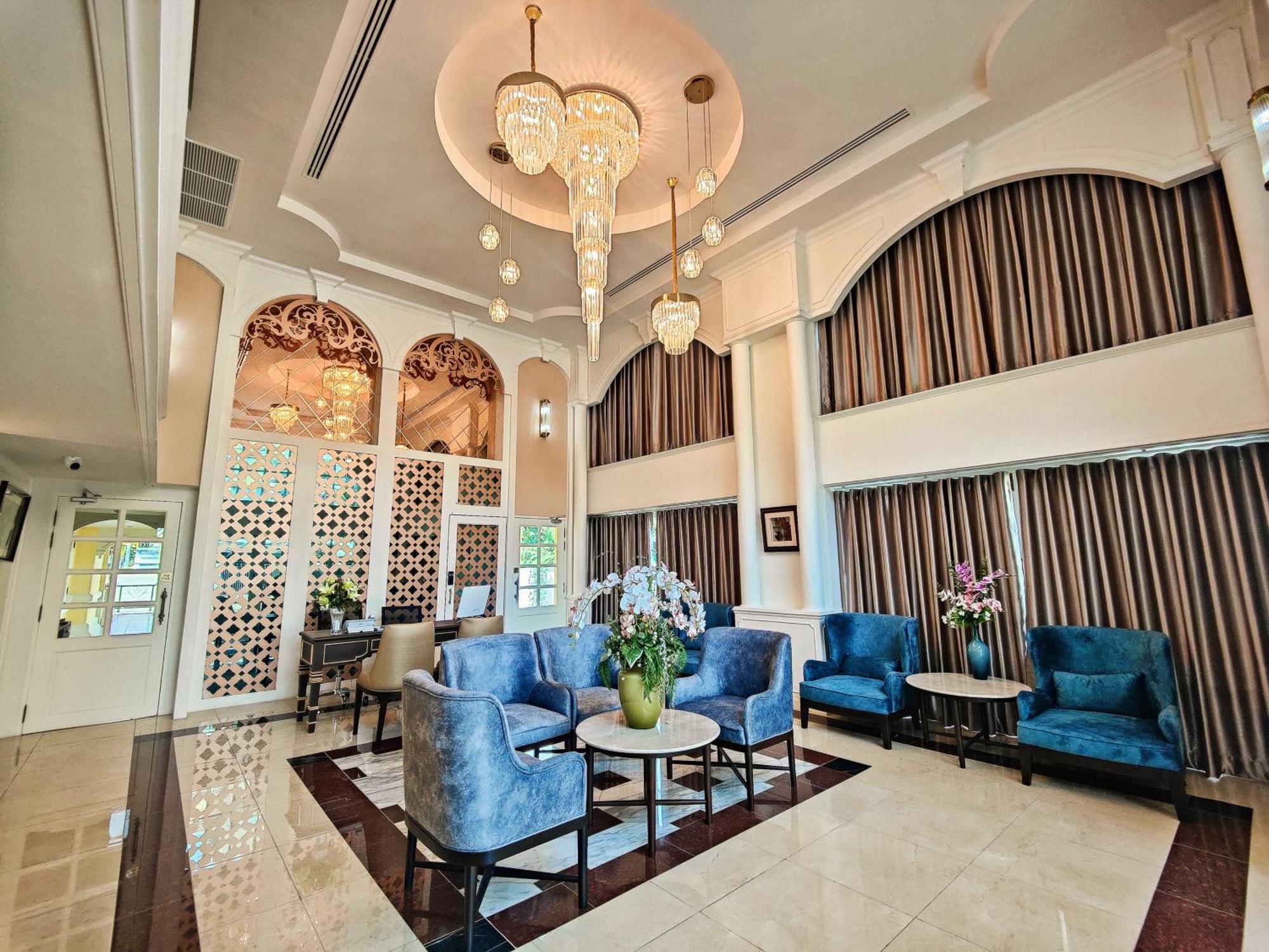 Siri Grand Bangkok Hotel Екстериор снимка