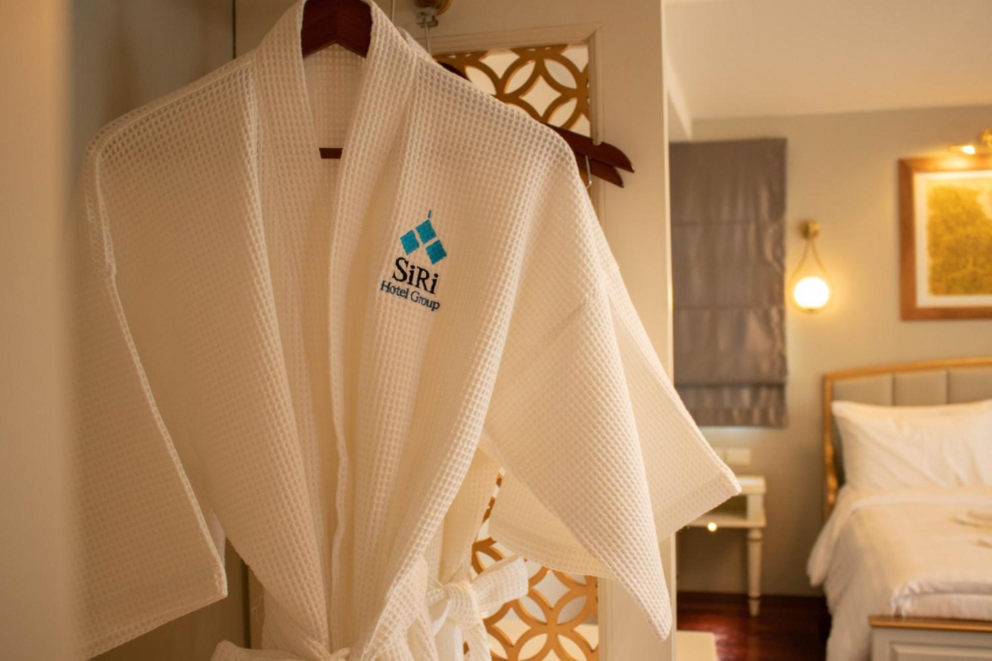 Siri Grand Bangkok Hotel Екстериор снимка