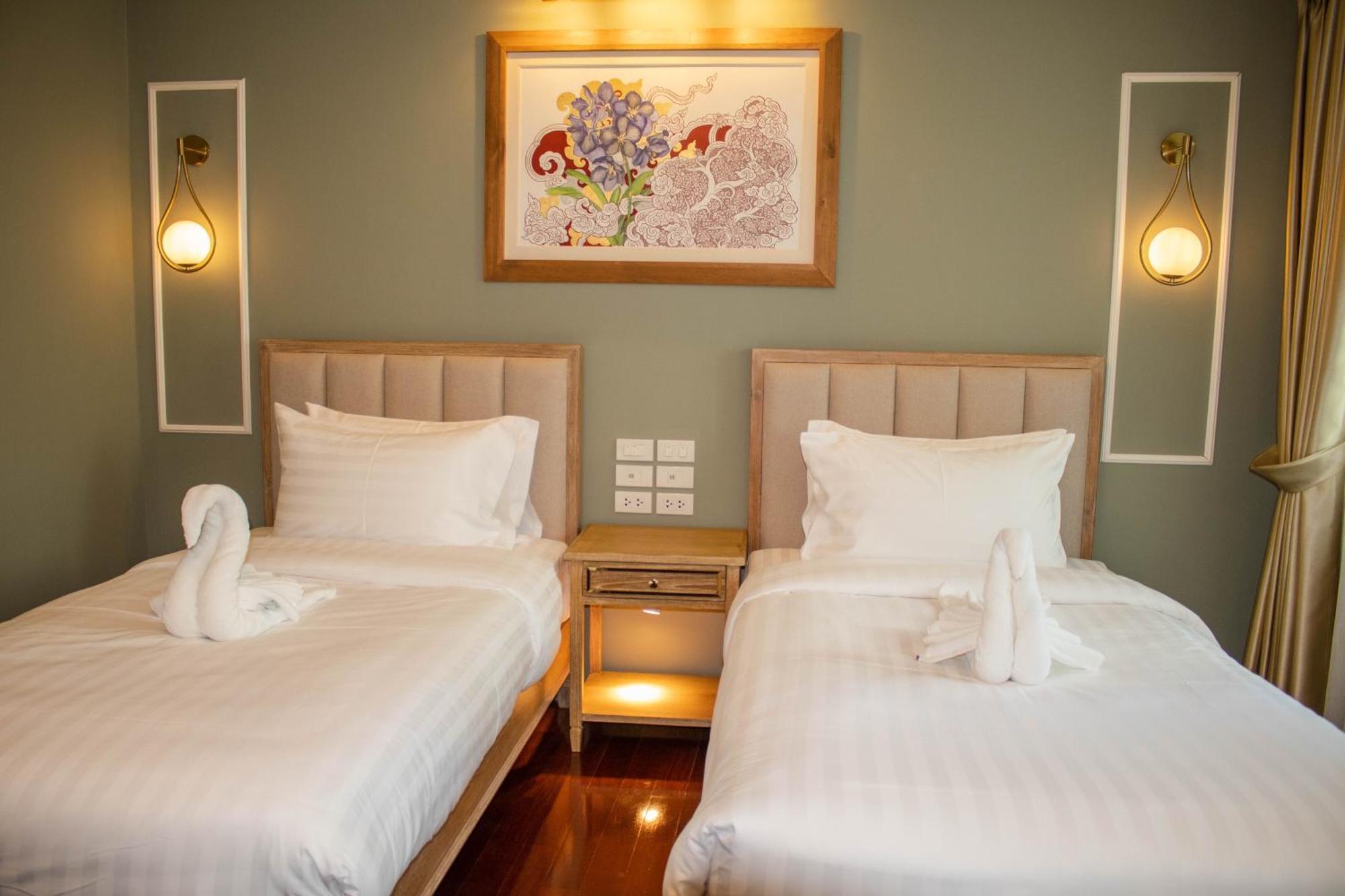 Siri Grand Bangkok Hotel Екстериор снимка