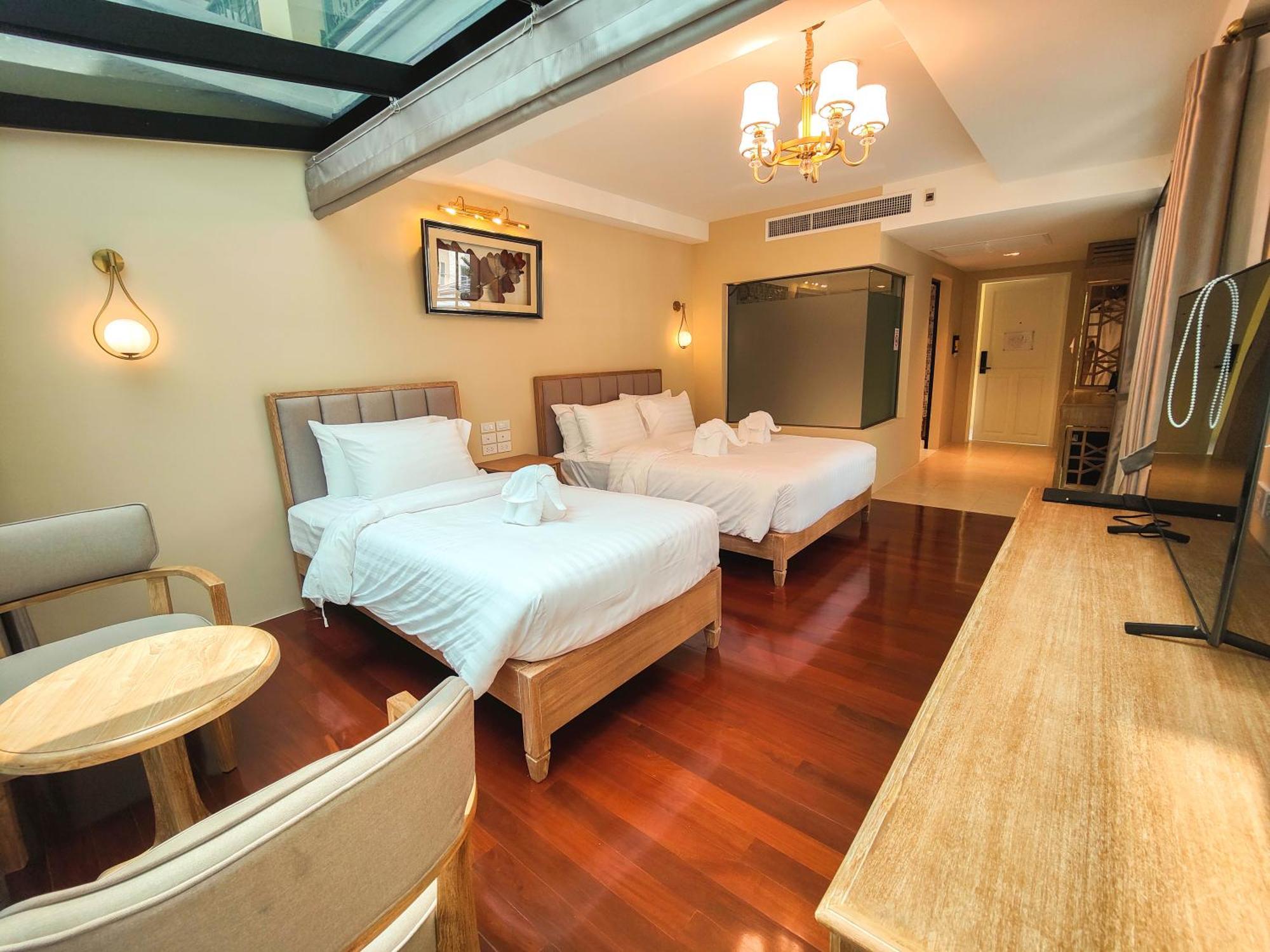 Siri Grand Bangkok Hotel Екстериор снимка