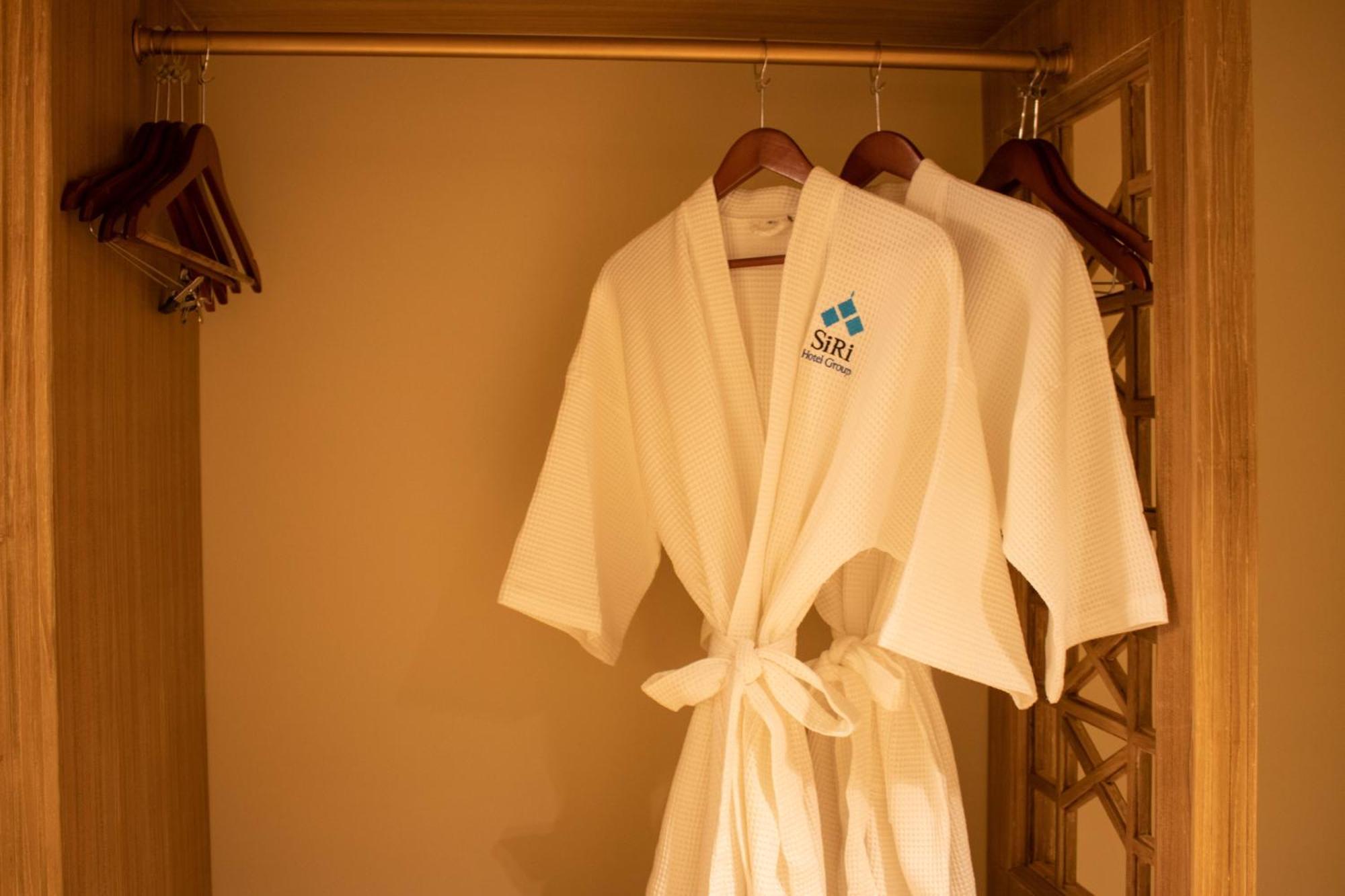 Siri Grand Bangkok Hotel Екстериор снимка