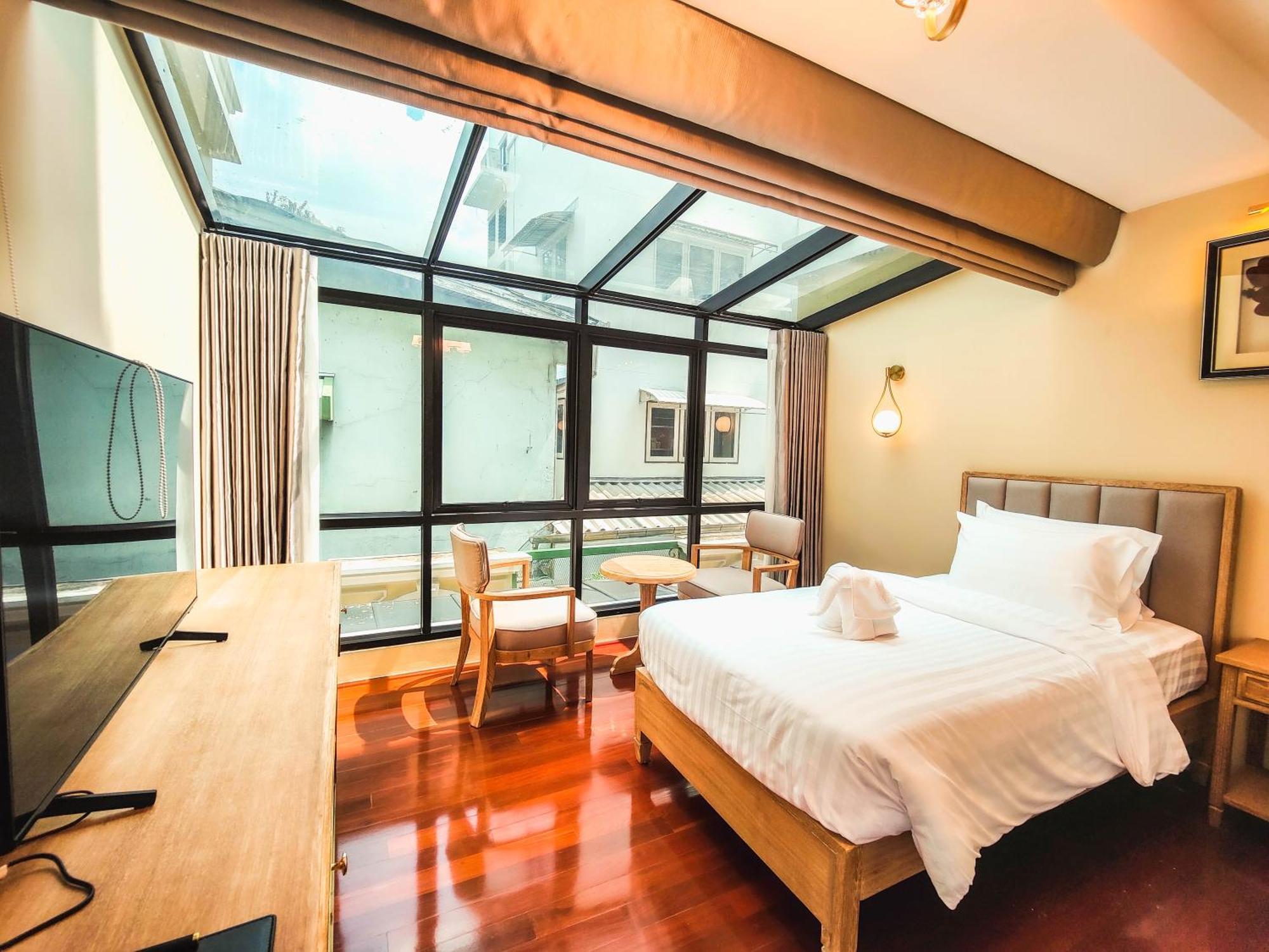 Siri Grand Bangkok Hotel Екстериор снимка