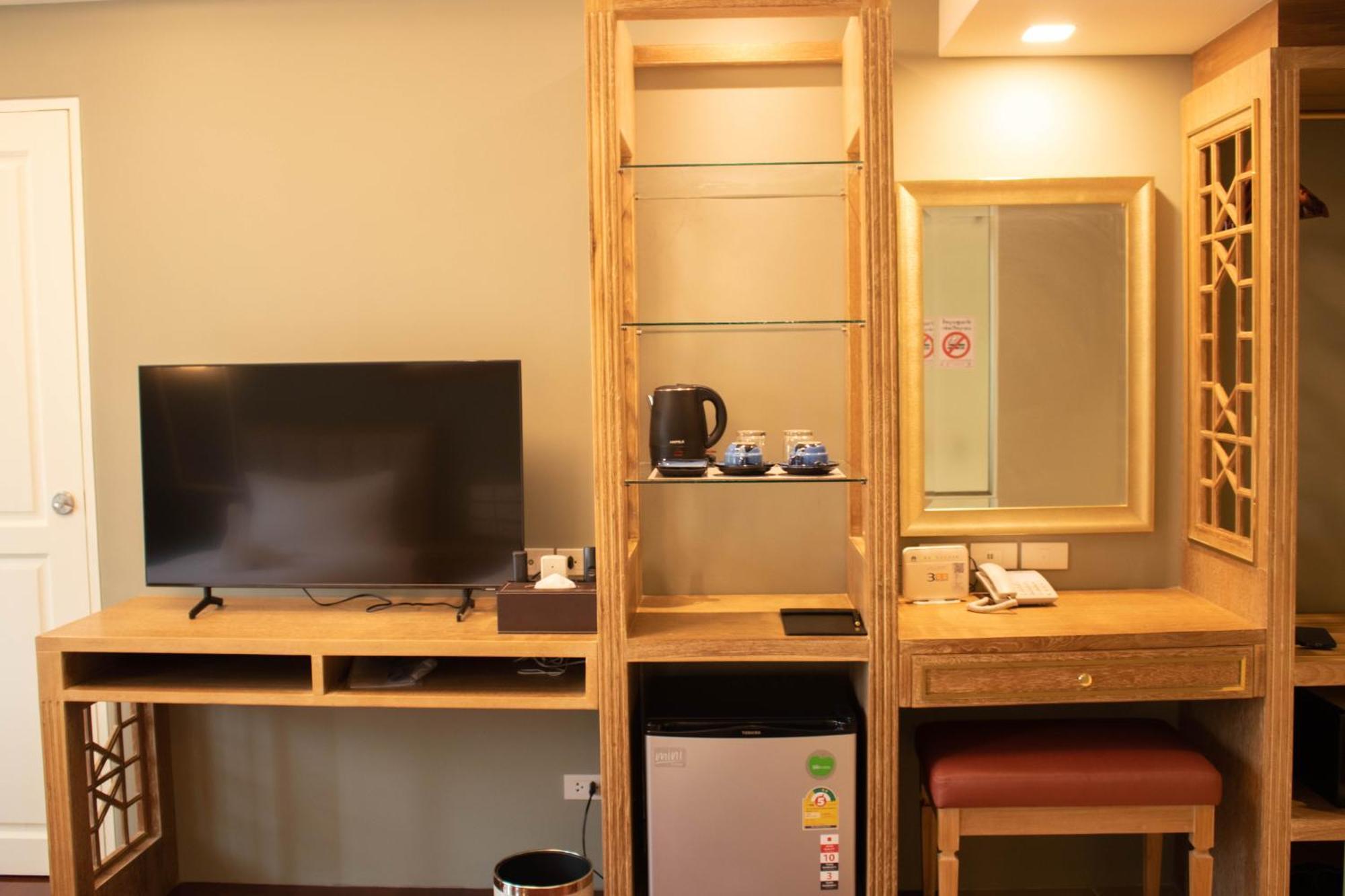 Siri Grand Bangkok Hotel Екстериор снимка