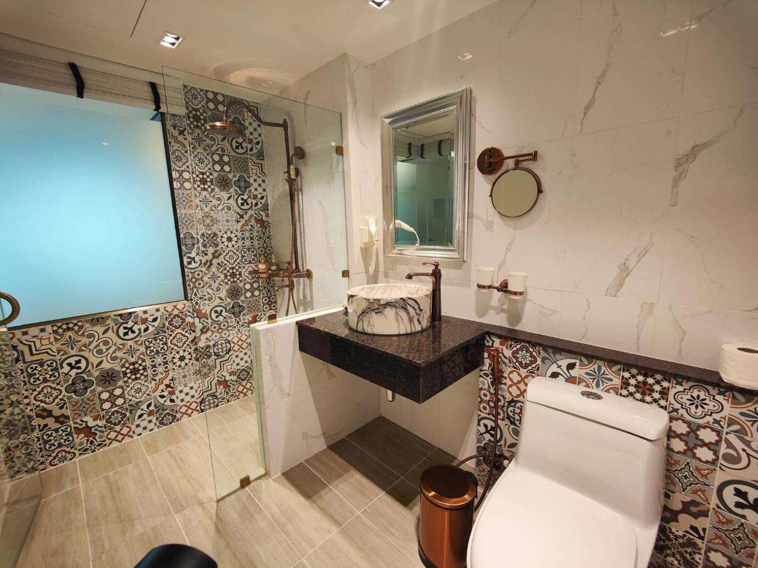 Siri Grand Bangkok Hotel Екстериор снимка