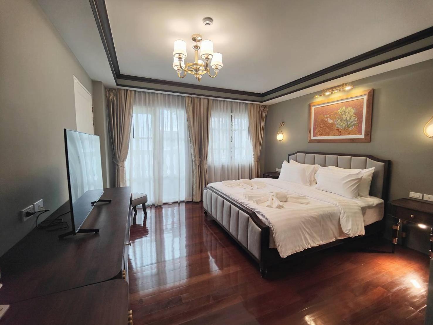 Siri Grand Bangkok Hotel Екстериор снимка